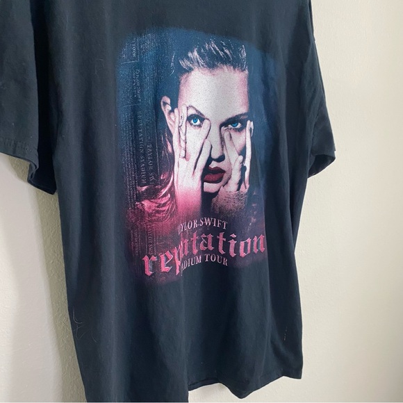 Taylor Swift Reputation 2018 Tour With Camila Cabello Black Concert Shirt - Picture 2 of 8